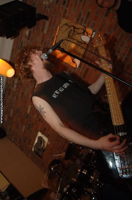 [attacking frequencies on May 3, 2006 at the Reel Bar (Allston, Ma)]