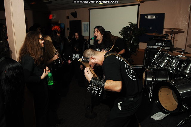 [baphomets horns on Jan 20, 2007 at Dee Dee's Lounge (Quincy, Ma)]