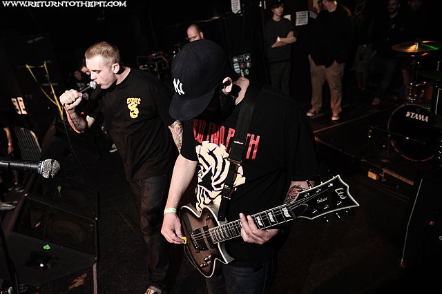 [born low on Apr 15, 2011 at the Palladium - Secondstage (Worcester, MA)]