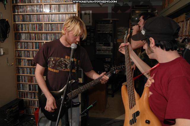 [colin of arabia on Jan 31, 2005 at Live in the WUNH Studios (Durham, NH)]