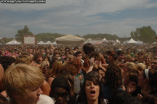 [cute is what we aim for on Aug 12, 2007 at Parc Jean-drapeau - #13 stage (Montreal, QC)]