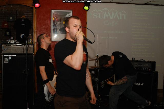 [draw blood on Aug 3, 2004 at the Summit Cafe (Derry, NH)]