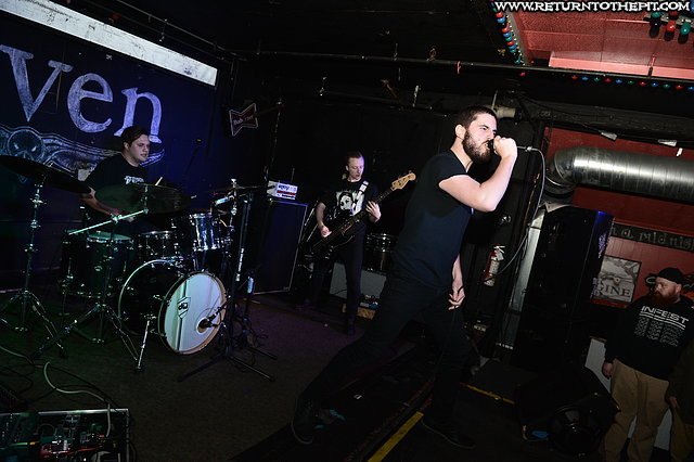 [druse on Dec 28, 2014 at The Raven (Worcester, MA)]