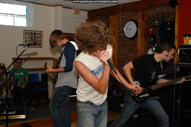 [farewell to twilight on Aug 3, 2004 at the Summit Cafe (Derry, NH)]