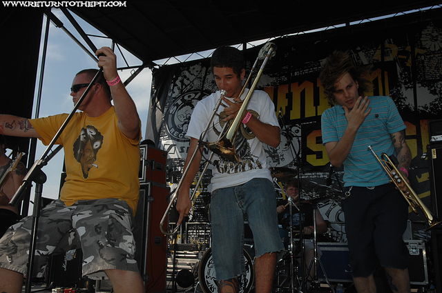 [ceremonial snips on Aug 12, 2007 at Parc Jean-drapeau - Union Stage (Montreal, QC)]