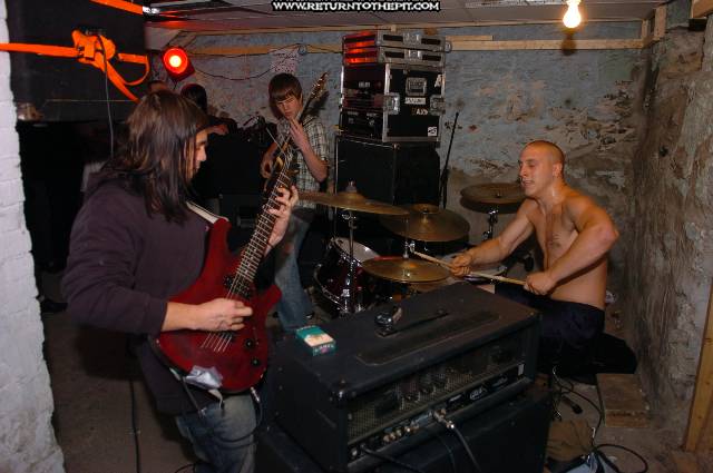 [flesh and blood robot on May 26, 2005 at the Library (Allston, Ma)]