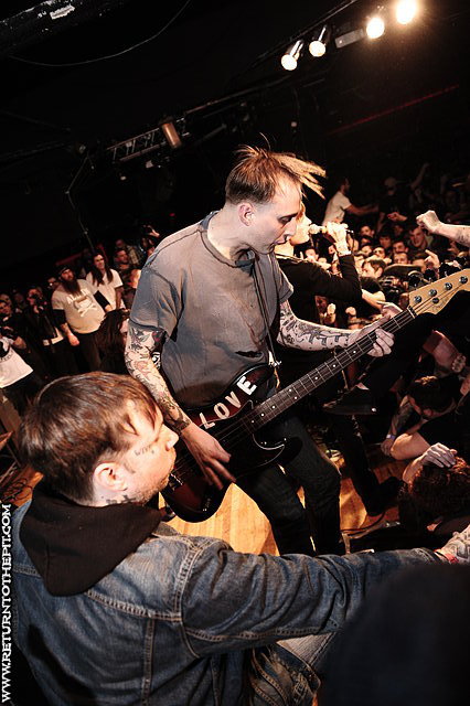 [give up the ghost on Dec 29, 2011 at Club Lido (Revere, MA)]