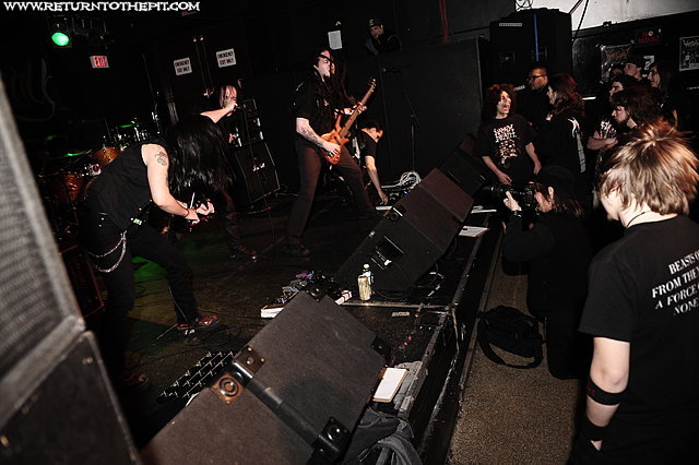 [hung on Apr 16, 2011 at the Palladium - Secondstage (Worcester, MA)]