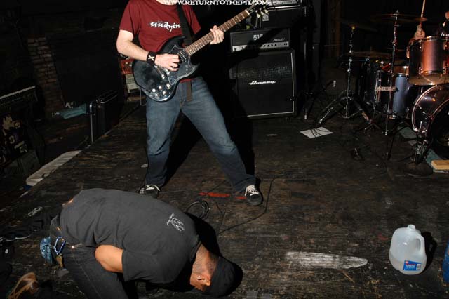 [in dire need on Oct 24, 2003 at the Living Room (Providence, RI)]