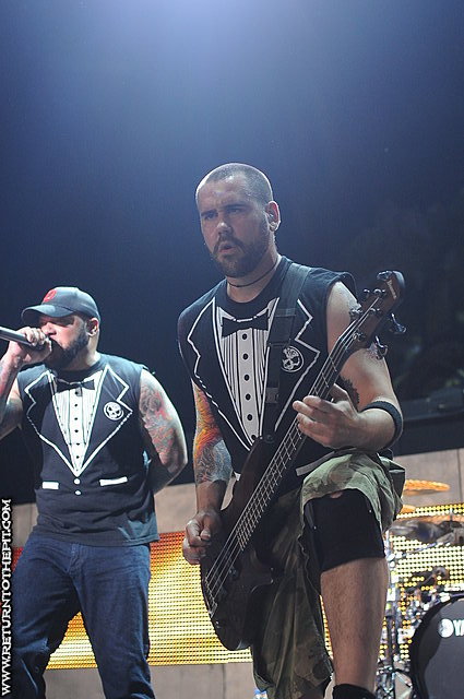 [killswitch engage on Aug 4, 2009 at Comcast Center (Mansfield, MA)]