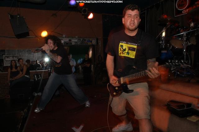 [knife wide open on Sep 26, 2004 at Fat Cat's (Springfield, Ma)]