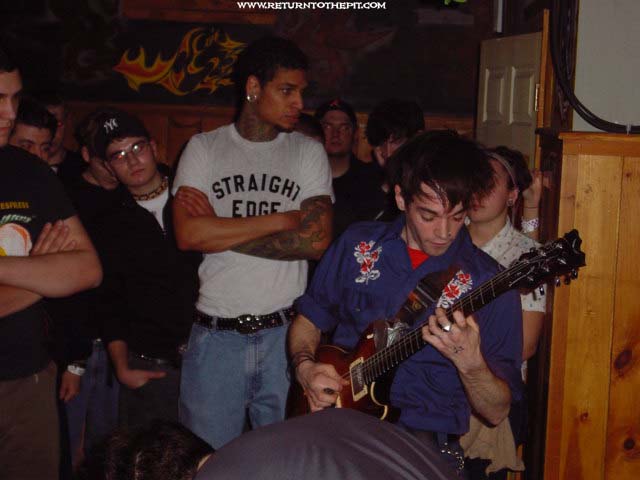 [la valour (members of between two thieves on Mar 23, 2002 at Exit 23 (Haverhill, Ma)]