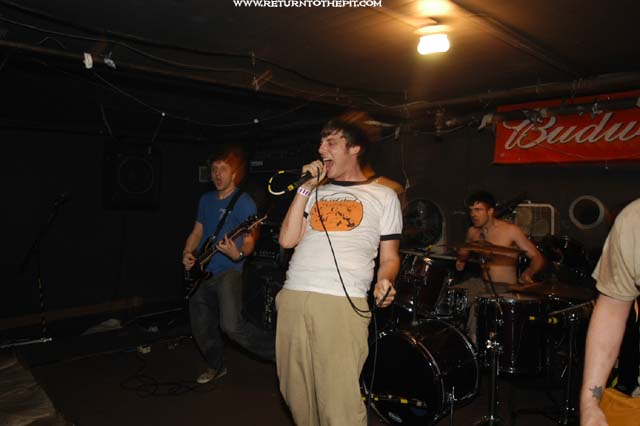 [lick golden sky on Aug 7, 2003 at the Bombshelter (Manchester, NH)]