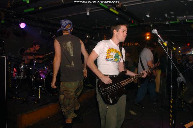 [losers fight it on Nov 12, 2005 at the Bombshelter (Manchester, NH)]