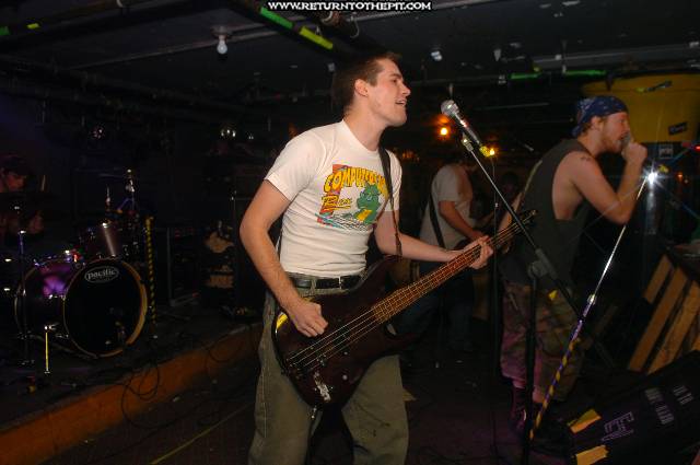 [losers fight it on Nov 12, 2005 at the Bombshelter (Manchester, NH)]