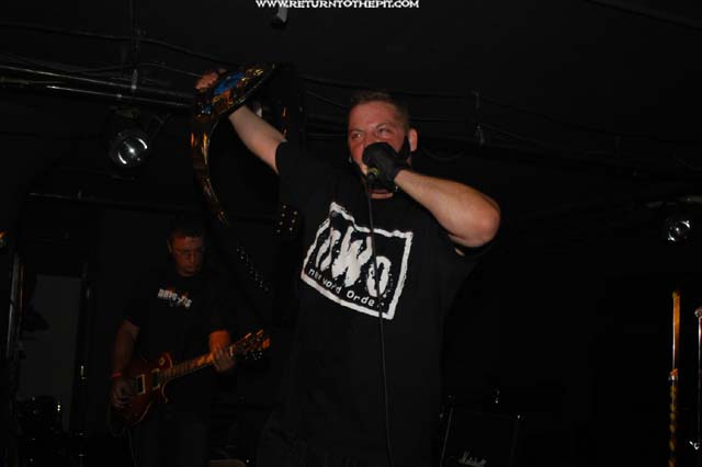[one less scumbag on Sep 20, 2003 at the Bombshelter (Manchester, NH)]