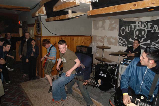 [outbreak on Mar 28, 2003 at Exit 23 (Haverhill, Ma)]