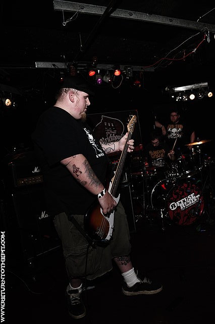 [refuse resist on Oct 10, 2010 at Dover Brickhouse (Dover, NH)]