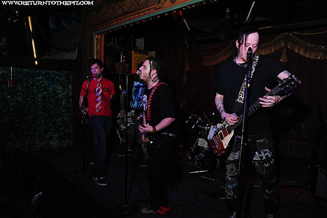[slitstich on Feb 12, 2011 at Ralph's (Worcester, MA)]