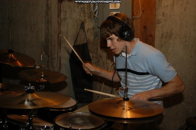 [solipsist on May 14, 2004 at the Dirty Basement (Dover, NH)]