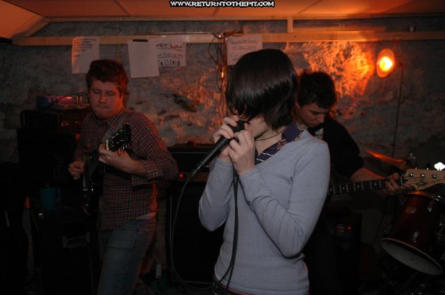 [the hound on Nov 17, 2004 at the Library (Allston, Ma)]