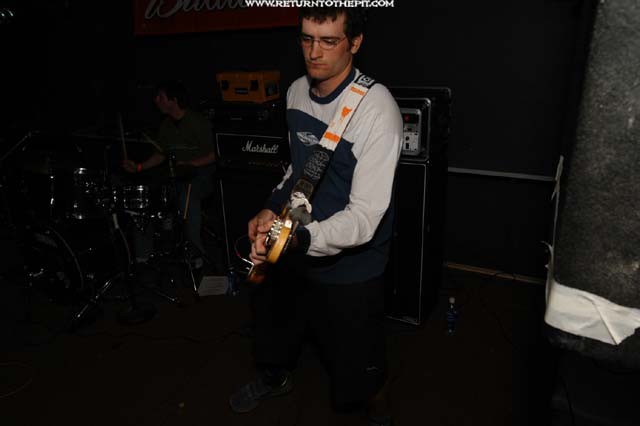 [the minus scale on Apr 19, 2003 at the Bombshelter (Manchester, NH)]