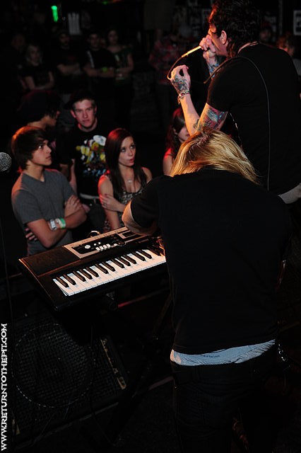 [us from outside on Apr 14, 2011 at the Palladium - Secondstage (Worcester, MA)]